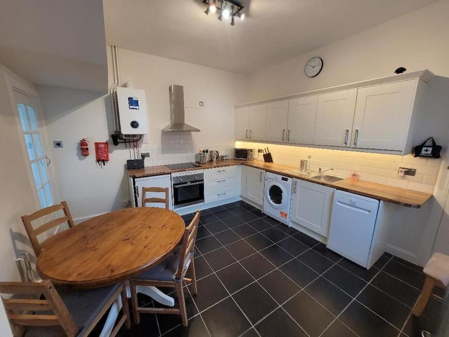 Character Cottage In Centre Of Moffat Extérieur photo