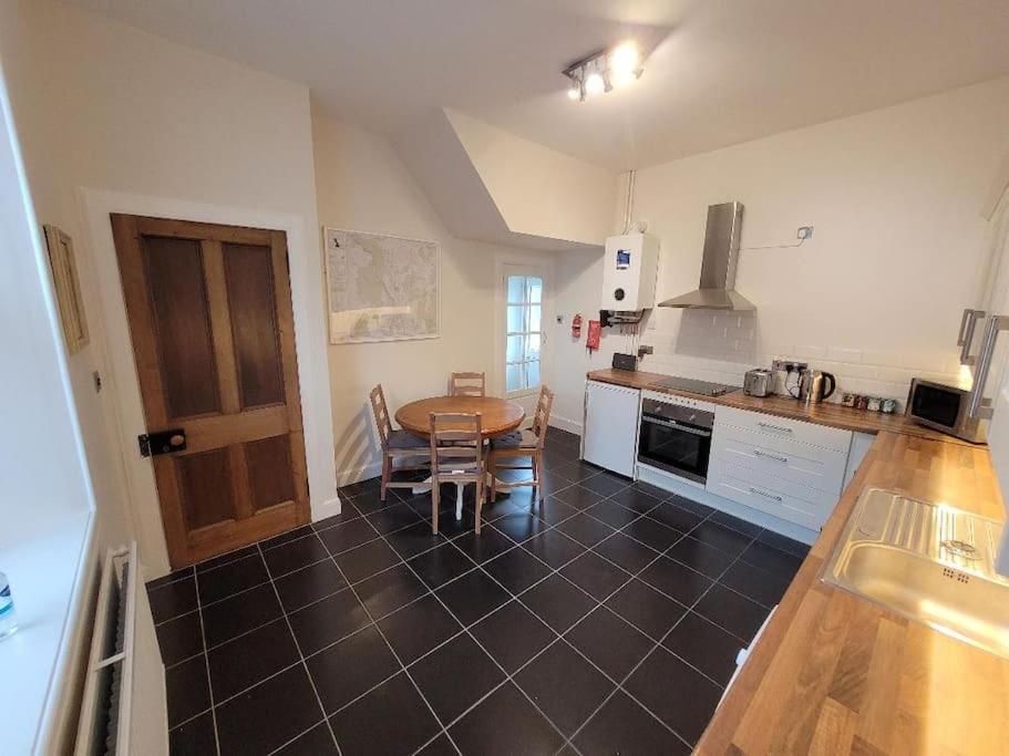 Character Cottage In Centre Of Moffat Extérieur photo